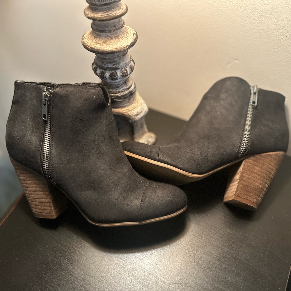 Carlos by Carlos Santana Black Ankle Boots with Brown Heel